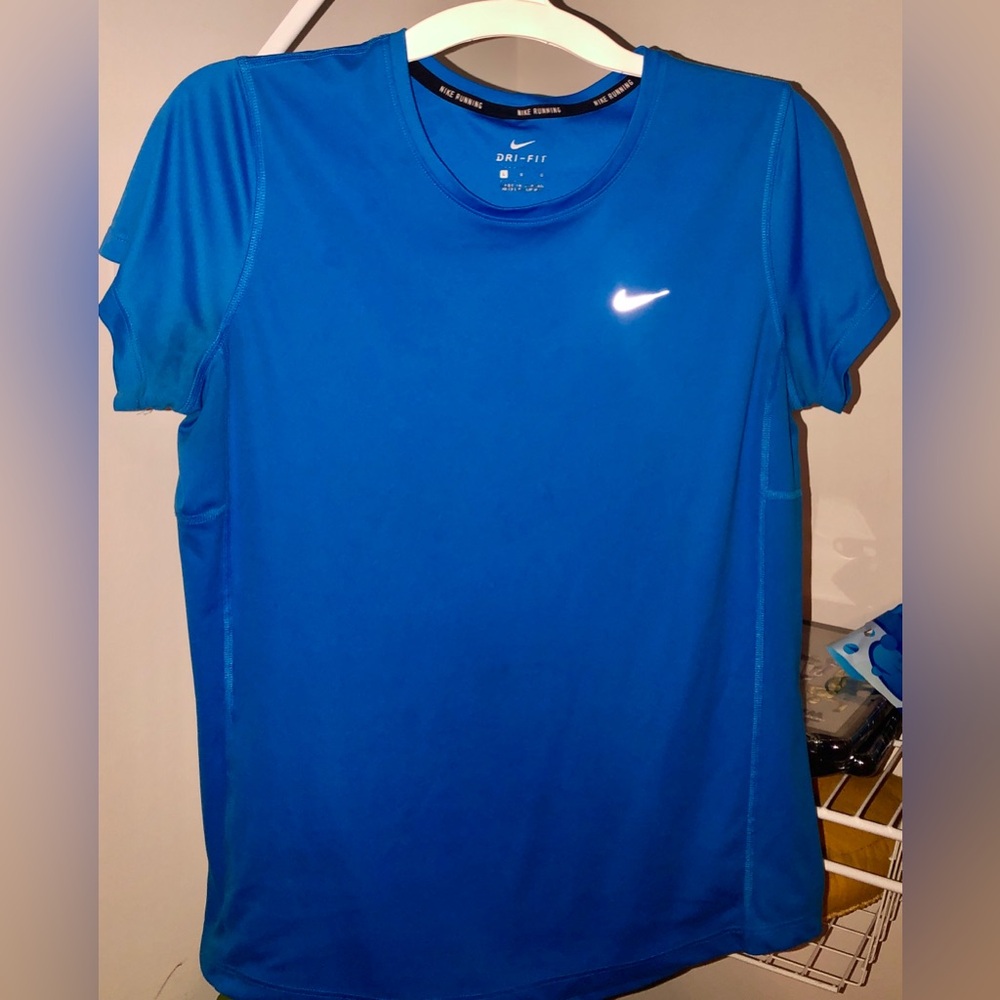 Nike women’s Running Dri-FIT Shirt in Blue